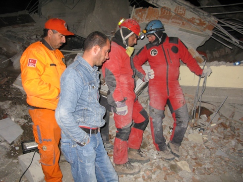 Van-Erçiş depremi kurtarma çalışması