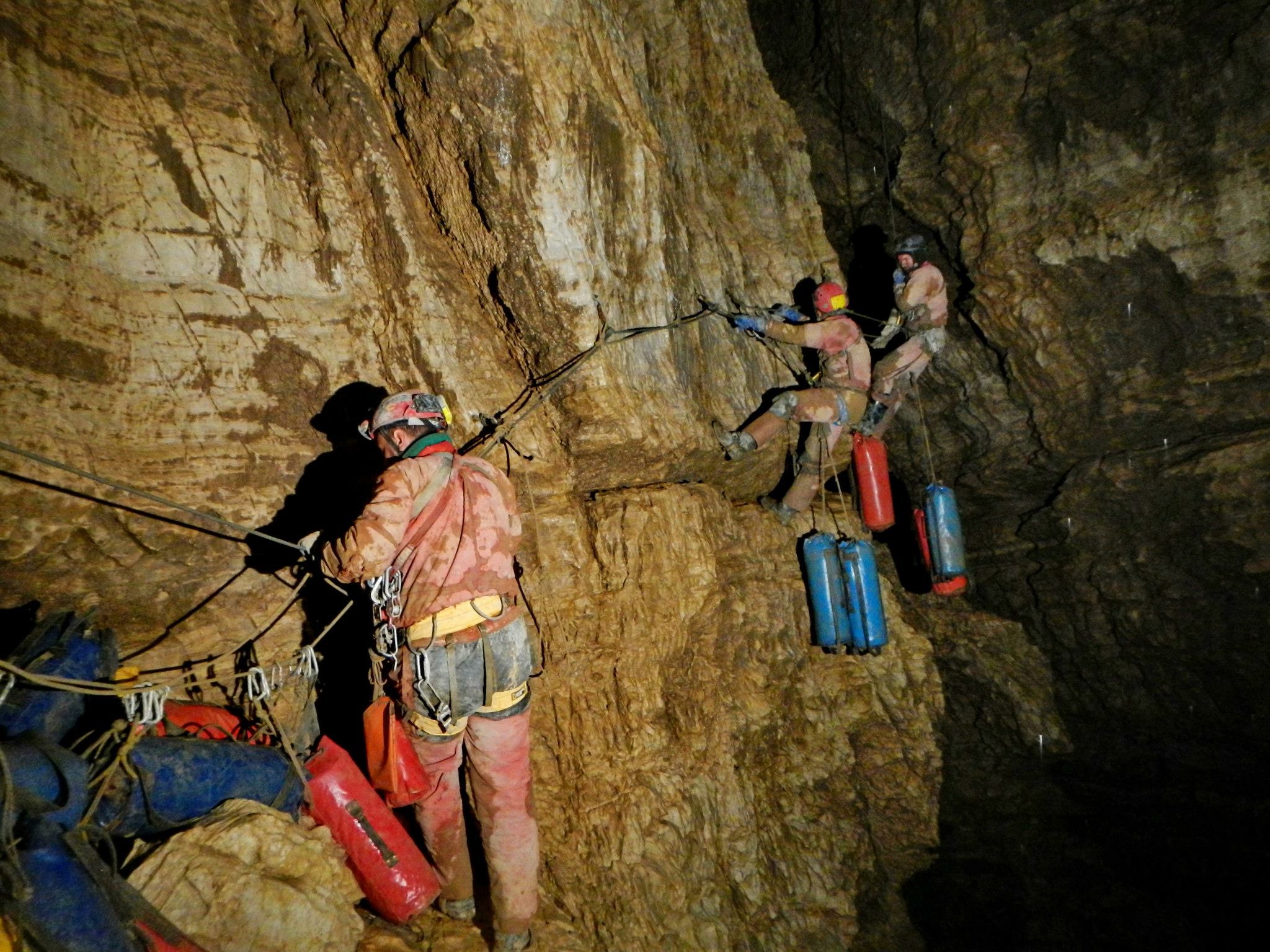 Dünyanın en derin mağarası 'Kurubera' ya yolculuk.